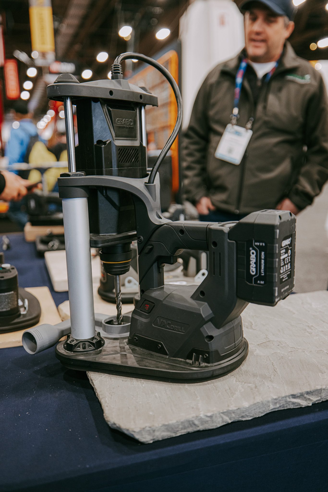 Close view of the VACDRILL cordless drive and guide column