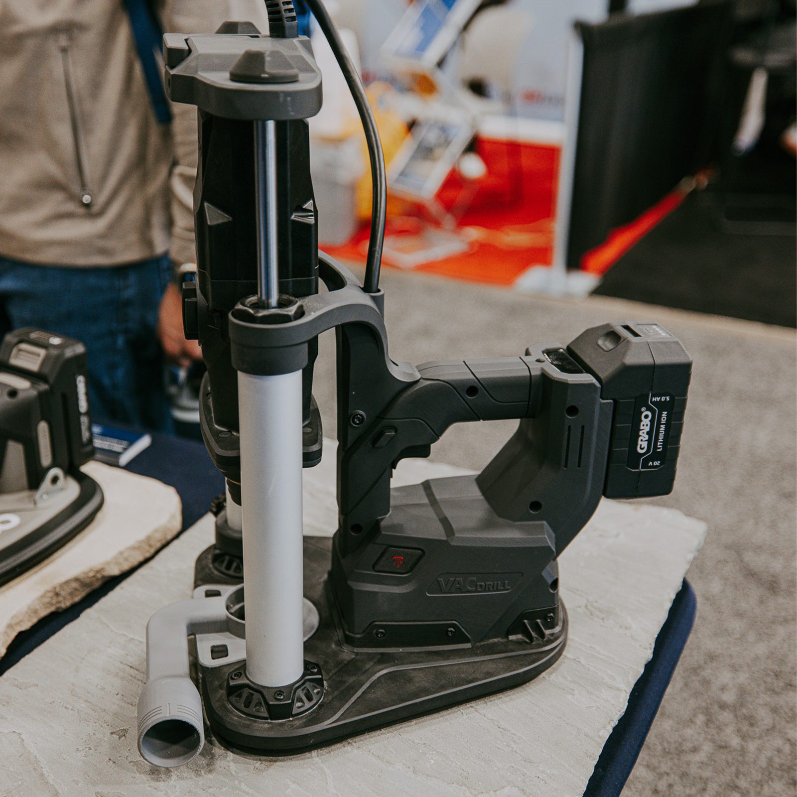 VACDRILL product system with battery and extraction port